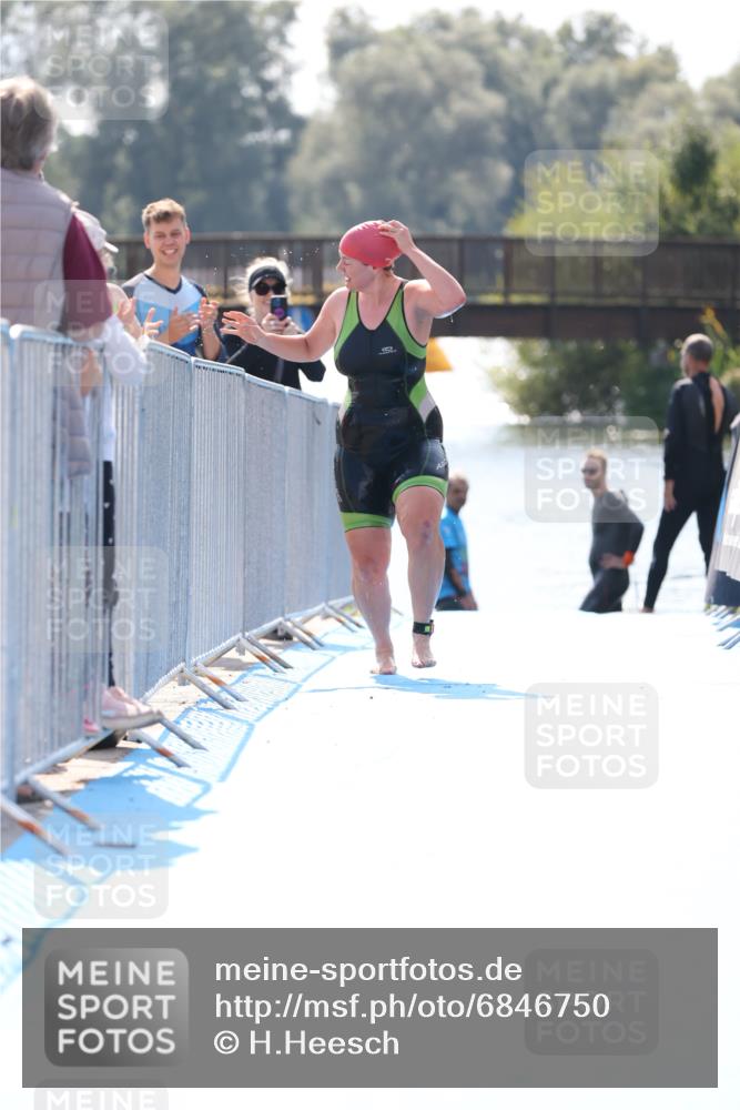 25.08.2024 - Elbe Triathlon Hamburg H.Heesch http://msf.ph/oto/6846750 25.08.2024 14:47:37 Schwimmen  meine-sportfotos.de