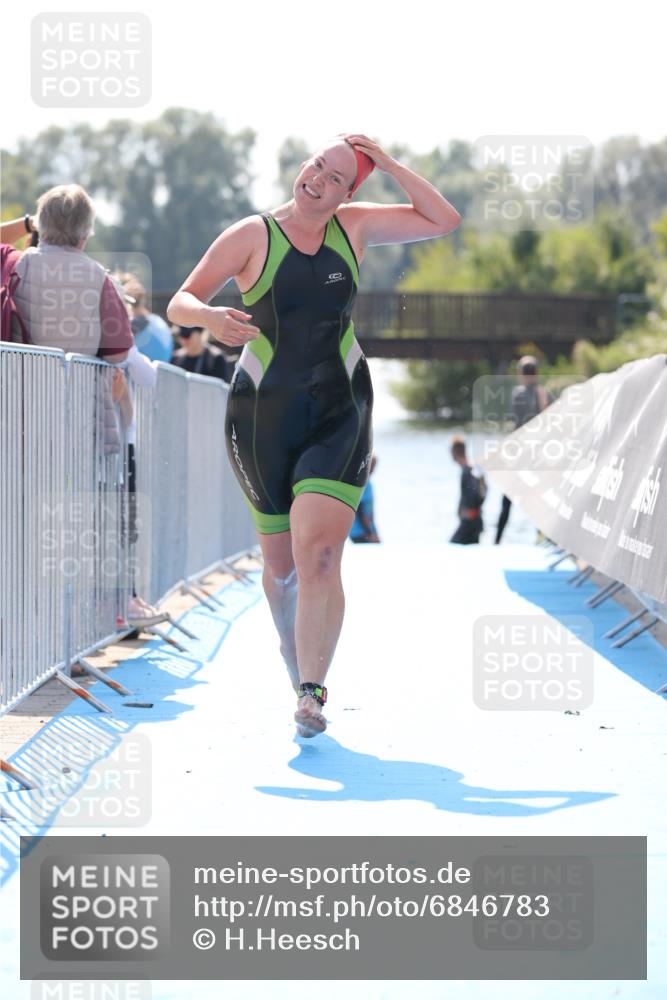 25.08.2024 - Elbe Triathlon Hamburg H.Heesch http://msf.ph/oto/6846783 25.08.2024 14:47:40 Schwimmen  meine-sportfotos.de