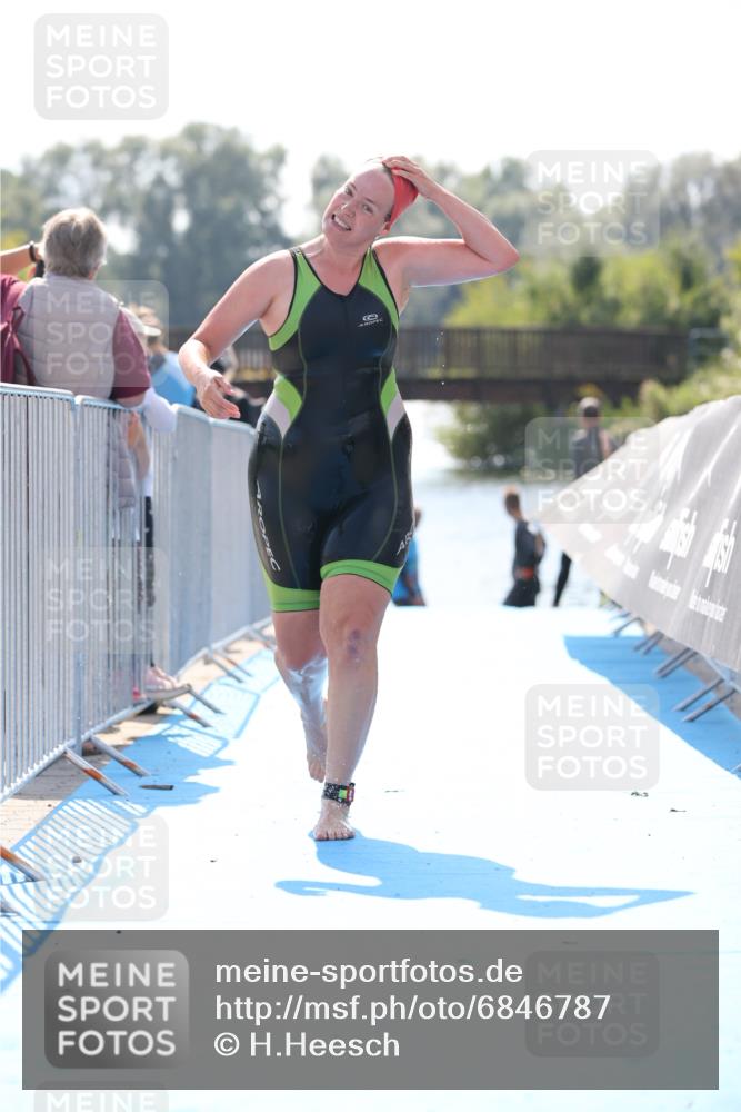 25.08.2024 - Elbe Triathlon Hamburg H.Heesch http://msf.ph/oto/6846787 25.08.2024 14:47:40 Schwimmen  meine-sportfotos.de