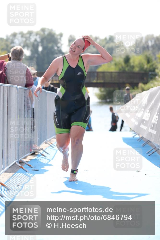 25.08.2024 - Elbe Triathlon Hamburg H.Heesch http://msf.ph/oto/6846794 25.08.2024 14:47:40 Schwimmen  meine-sportfotos.de