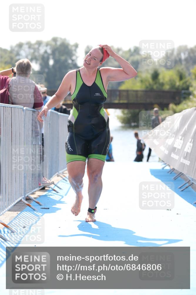 25.08.2024 - Elbe Triathlon Hamburg H.Heesch http://msf.ph/oto/6846806 25.08.2024 14:47:40 Schwimmen  meine-sportfotos.de