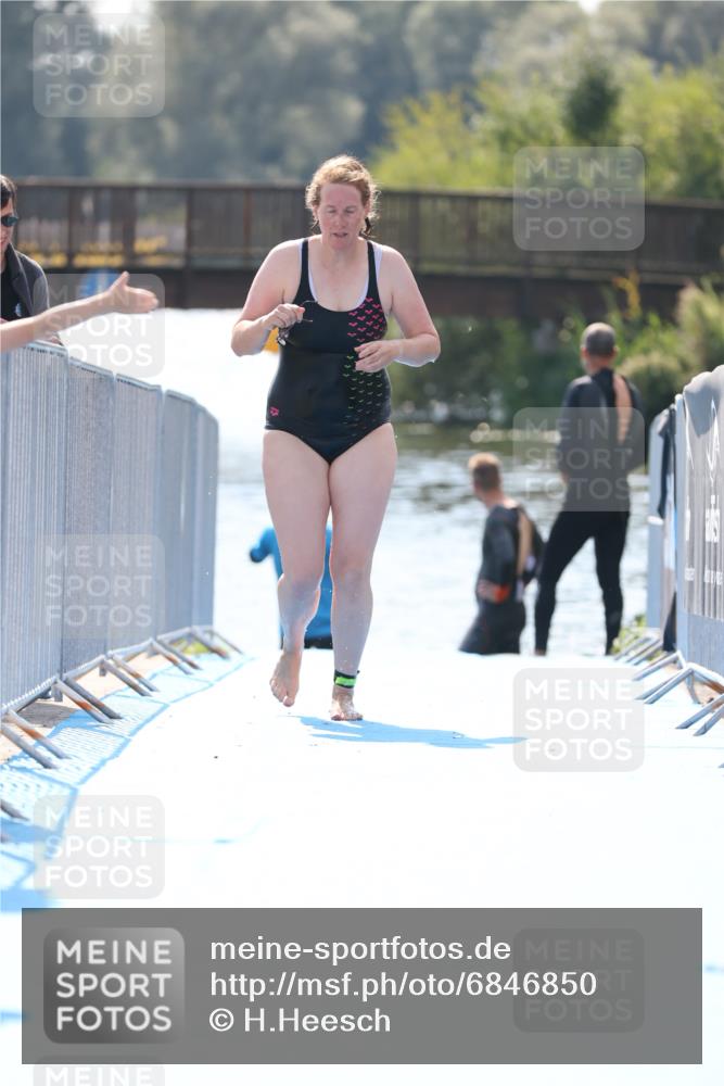 25.08.2024 - Elbe Triathlon Hamburg H.Heesch http://msf.ph/oto/6846850 25.08.2024 14:49:06 Schwimmen  meine-sportfotos.de