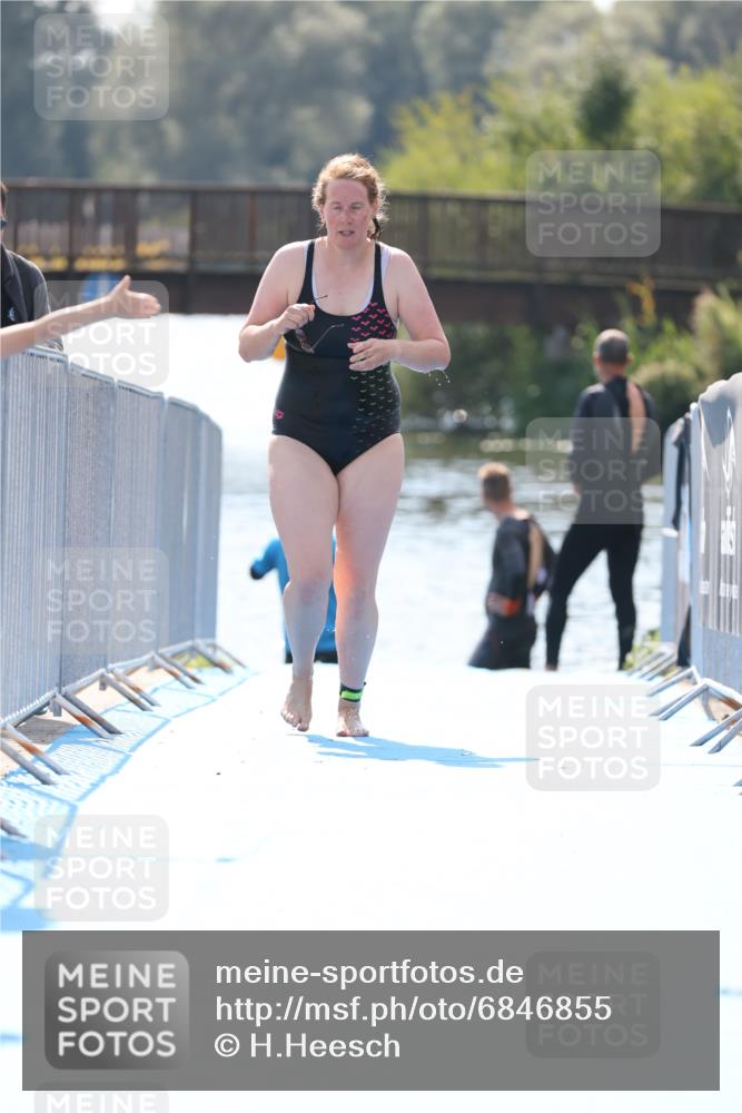 25.08.2024 - Elbe Triathlon Hamburg H.Heesch http://msf.ph/oto/6846855 25.08.2024 14:49:06 Schwimmen  meine-sportfotos.de