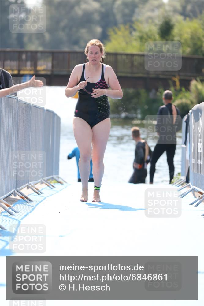 25.08.2024 - Elbe Triathlon Hamburg H.Heesch http://msf.ph/oto/6846861 25.08.2024 14:49:07 Schwimmen  meine-sportfotos.de