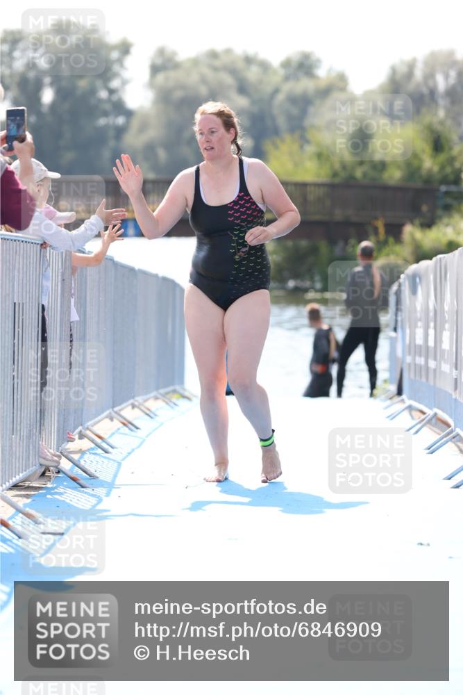 25.08.2024 - Elbe Triathlon Hamburg H.Heesch http://msf.ph/oto/6846909 25.08.2024 14:49:09 Schwimmen  meine-sportfotos.de