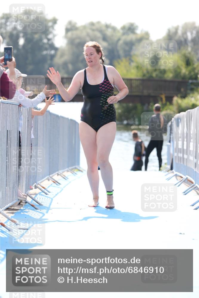 25.08.2024 - Elbe Triathlon Hamburg H.Heesch http://msf.ph/oto/6846910 25.08.2024 14:49:09 Schwimmen  meine-sportfotos.de