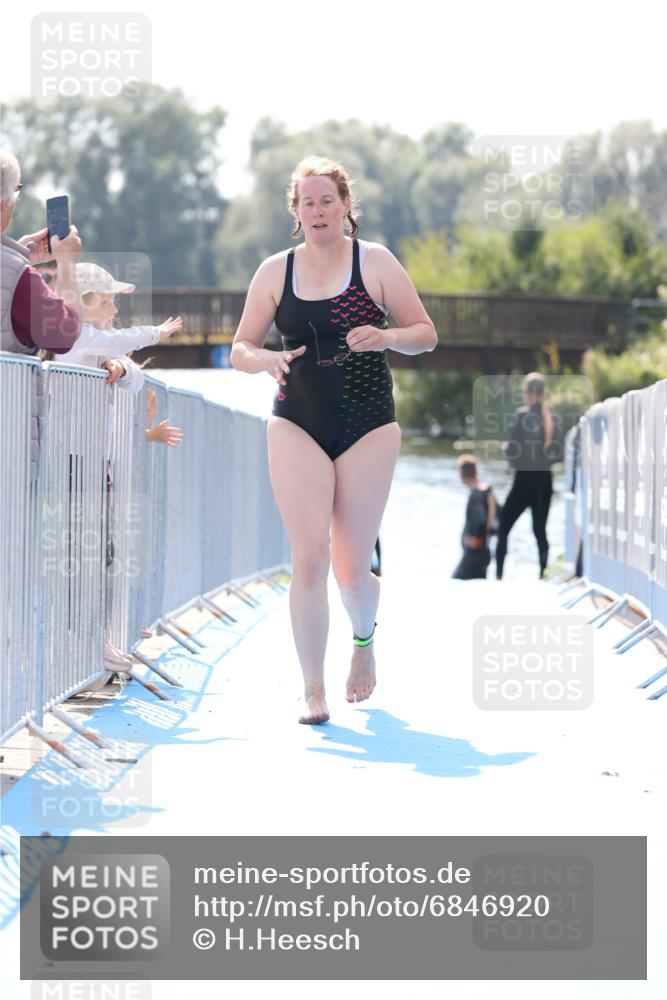 25.08.2024 - Elbe Triathlon Hamburg H.Heesch http://msf.ph/oto/6846920 25.08.2024 14:49:09 Schwimmen  meine-sportfotos.de