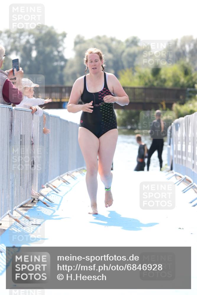 25.08.2024 - Elbe Triathlon Hamburg H.Heesch http://msf.ph/oto/6846928 25.08.2024 14:49:09 Schwimmen  meine-sportfotos.de
