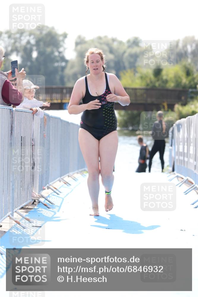 25.08.2024 - Elbe Triathlon Hamburg H.Heesch http://msf.ph/oto/6846932 25.08.2024 14:49:09 Schwimmen  meine-sportfotos.de