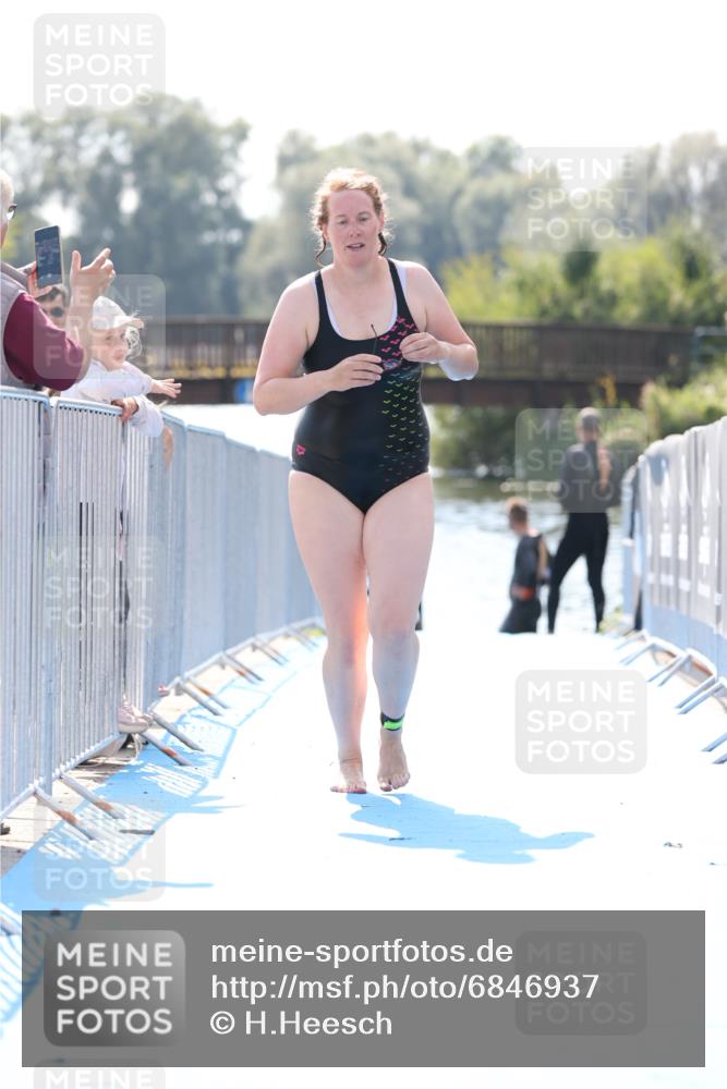 25.08.2024 - Elbe Triathlon Hamburg H.Heesch http://msf.ph/oto/6846937 25.08.2024 14:49:09 Schwimmen  meine-sportfotos.de