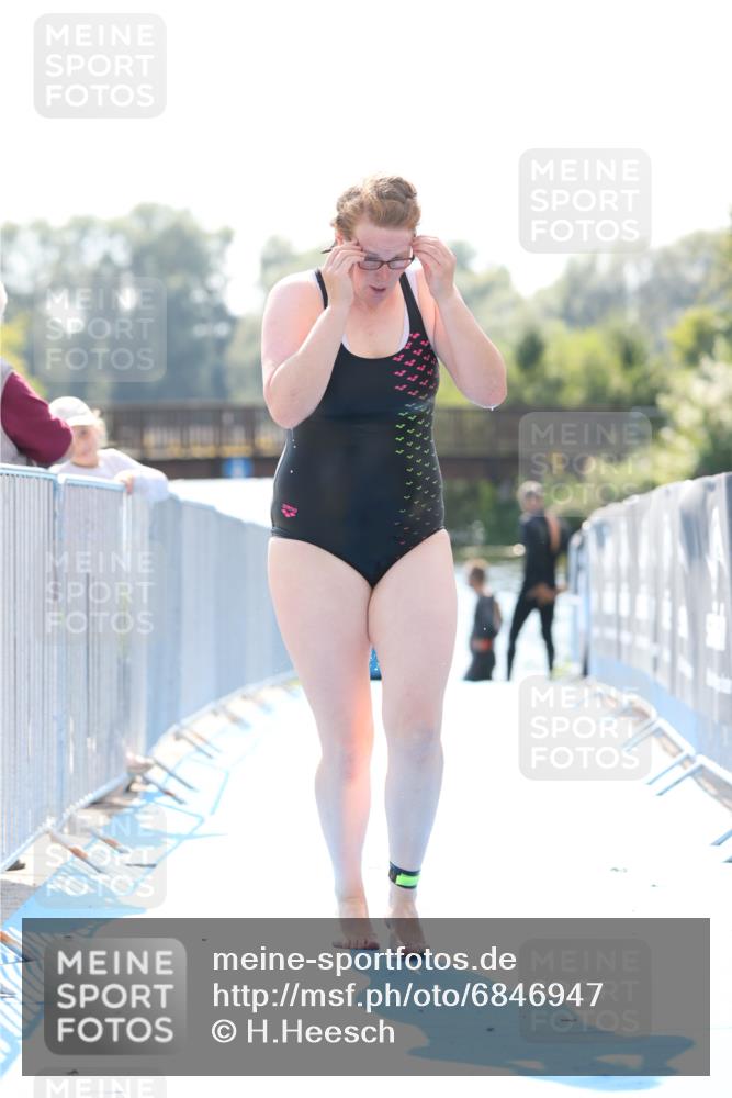 25.08.2024 - Elbe Triathlon Hamburg H.Heesch http://msf.ph/oto/6846947 25.08.2024 14:49:11 Schwimmen  meine-sportfotos.de