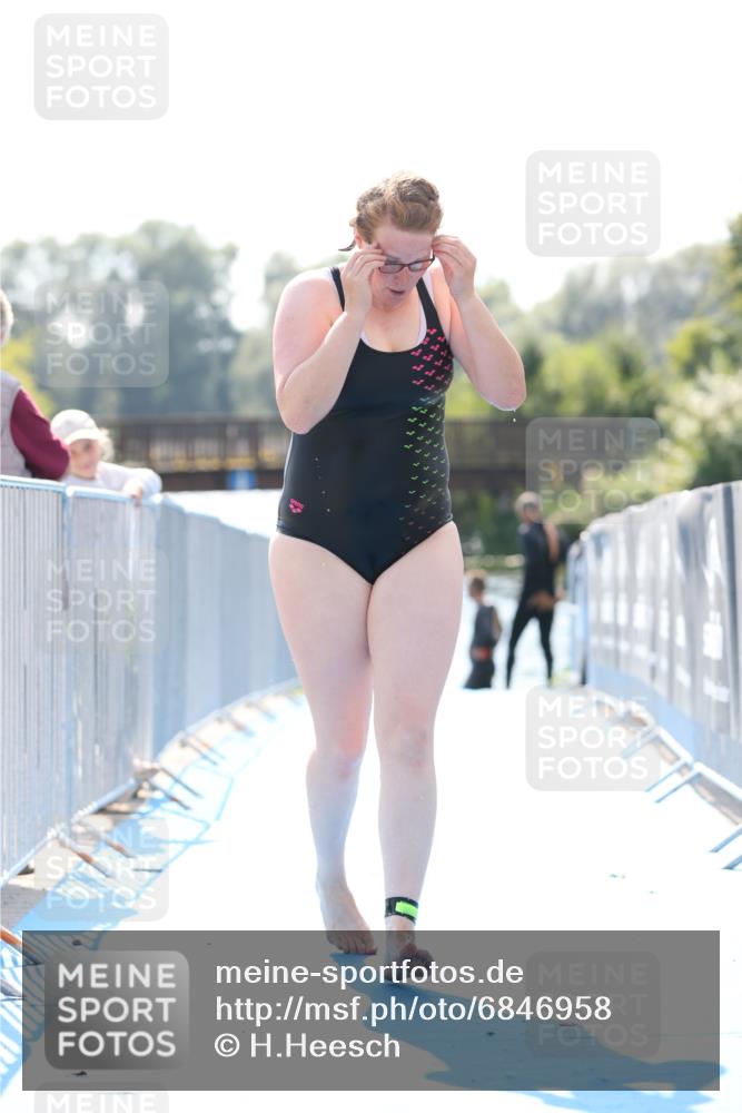 25.08.2024 - Elbe Triathlon Hamburg H.Heesch http://msf.ph/oto/6846958 25.08.2024 14:49:11 Schwimmen  meine-sportfotos.de