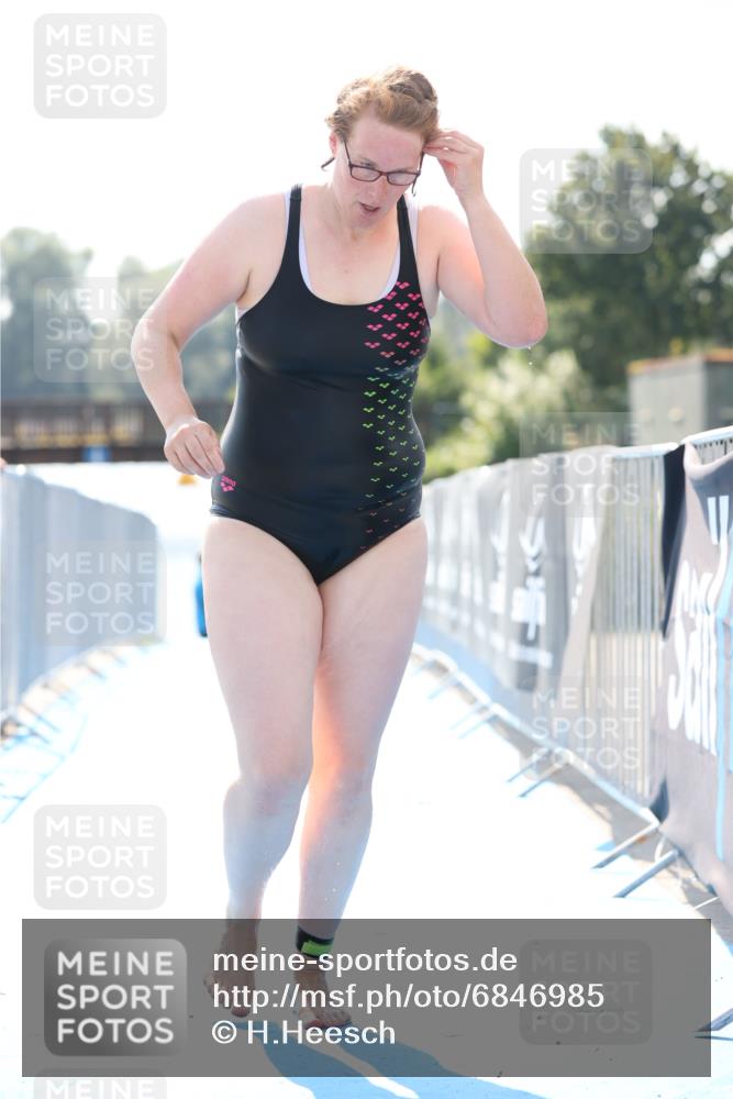 25.08.2024 - Elbe Triathlon Hamburg H.Heesch http://msf.ph/oto/6846985 25.08.2024 14:49:12 Schwimmen  meine-sportfotos.de