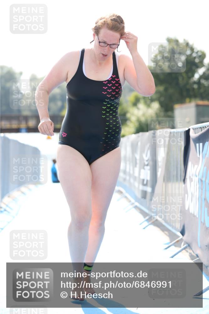 25.08.2024 - Elbe Triathlon Hamburg H.Heesch http://msf.ph/oto/6846991 25.08.2024 14:49:12 Schwimmen  meine-sportfotos.de