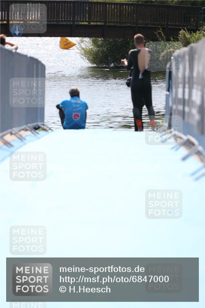 25.08.2024 - Elbe Triathlon Hamburg H.Heesch http://msf.ph/oto/6847000 25.08.2024 14:54:02 Schwimmen  meine-sportfotos.de