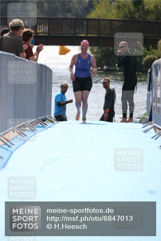 25.08.2024 - Elbe Triathlon Hamburg H.Heesch http://msf.ph/oto/6847013 25.08.2024 14:54:54 Schwimmen  meine-sportfotos.de