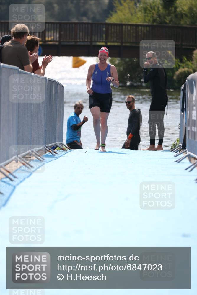 25.08.2024 - Elbe Triathlon Hamburg H.Heesch http://msf.ph/oto/6847023 25.08.2024 14:54:54 Schwimmen  meine-sportfotos.de