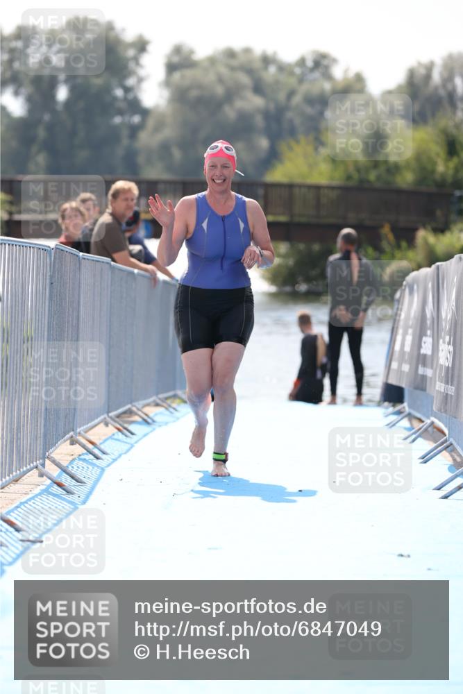 25.08.2024 - Elbe Triathlon Hamburg H.Heesch http://msf.ph/oto/6847049 25.08.2024 14:54:59 Schwimmen  meine-sportfotos.de