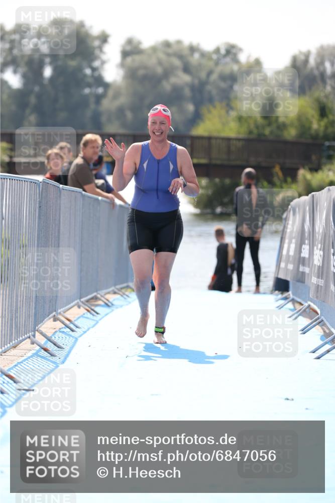 25.08.2024 - Elbe Triathlon Hamburg H.Heesch http://msf.ph/oto/6847056 25.08.2024 14:54:59 Schwimmen  meine-sportfotos.de
