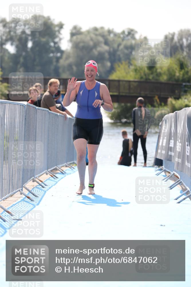 25.08.2024 - Elbe Triathlon Hamburg H.Heesch http://msf.ph/oto/6847062 25.08.2024 14:54:59 Schwimmen  meine-sportfotos.de