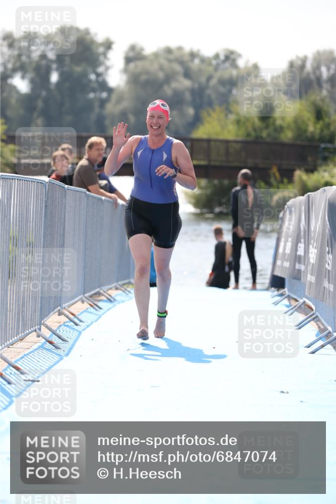 25.08.2024 - Elbe Triathlon Hamburg H.Heesch http://msf.ph/oto/6847074 25.08.2024 14:54:59 Schwimmen  meine-sportfotos.de