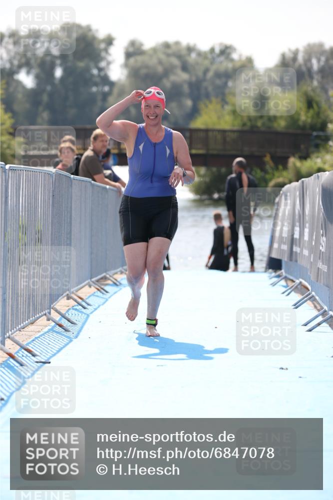 25.08.2024 - Elbe Triathlon Hamburg H.Heesch http://msf.ph/oto/6847078 25.08.2024 14:55:00 Schwimmen  meine-sportfotos.de
