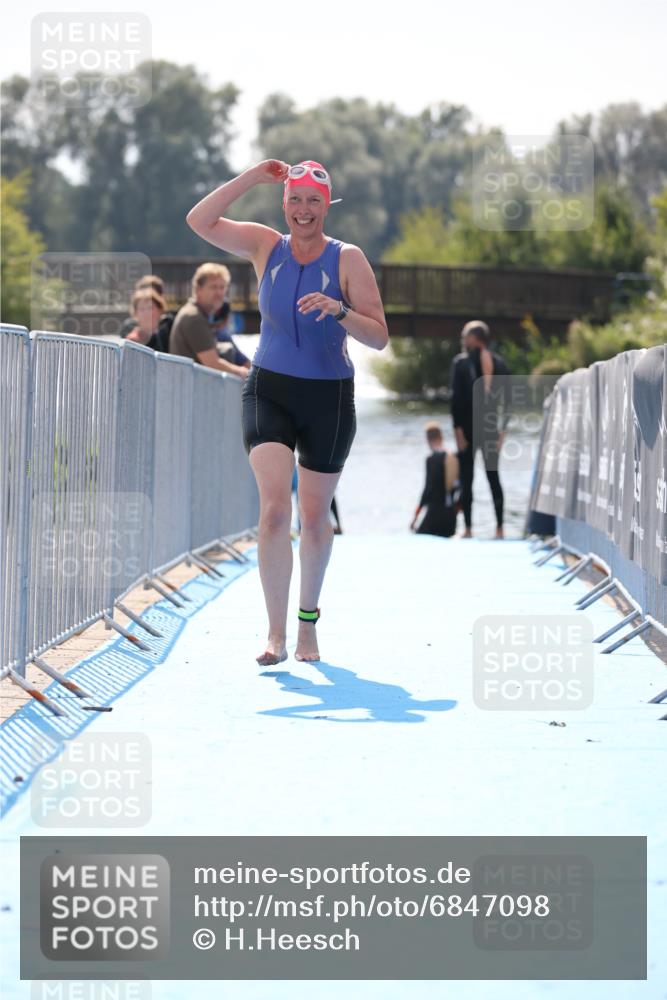 25.08.2024 - Elbe Triathlon Hamburg H.Heesch http://msf.ph/oto/6847098 25.08.2024 14:55:00 Schwimmen  meine-sportfotos.de