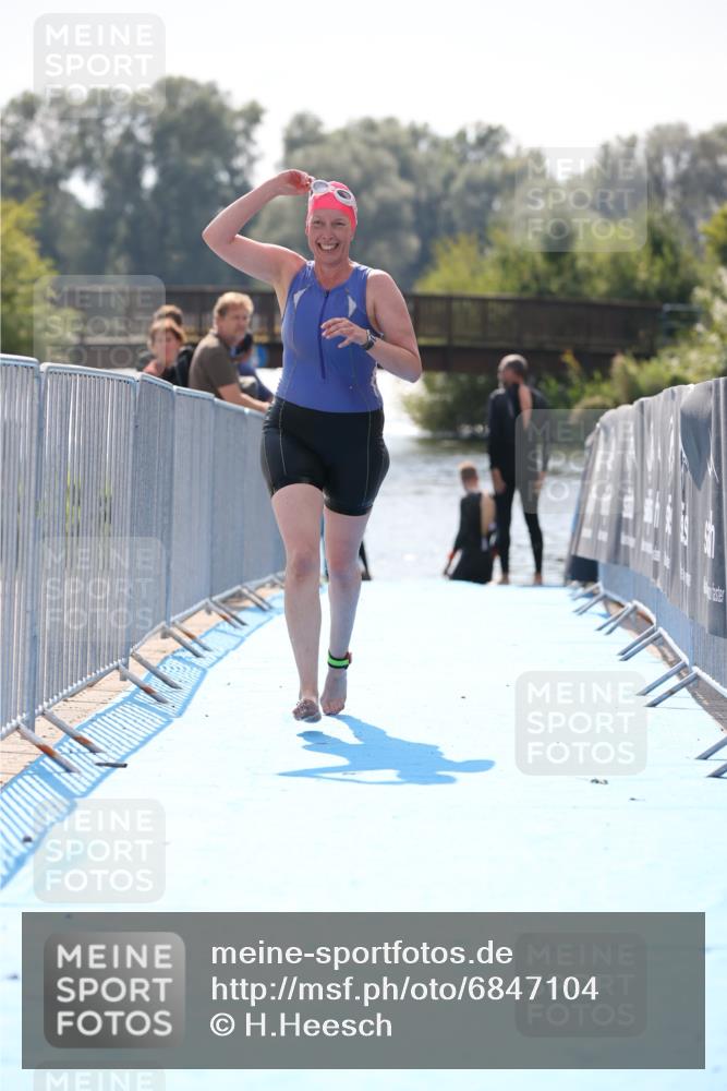 25.08.2024 - Elbe Triathlon Hamburg H.Heesch http://msf.ph/oto/6847104 25.08.2024 14:55:00 Schwimmen  meine-sportfotos.de