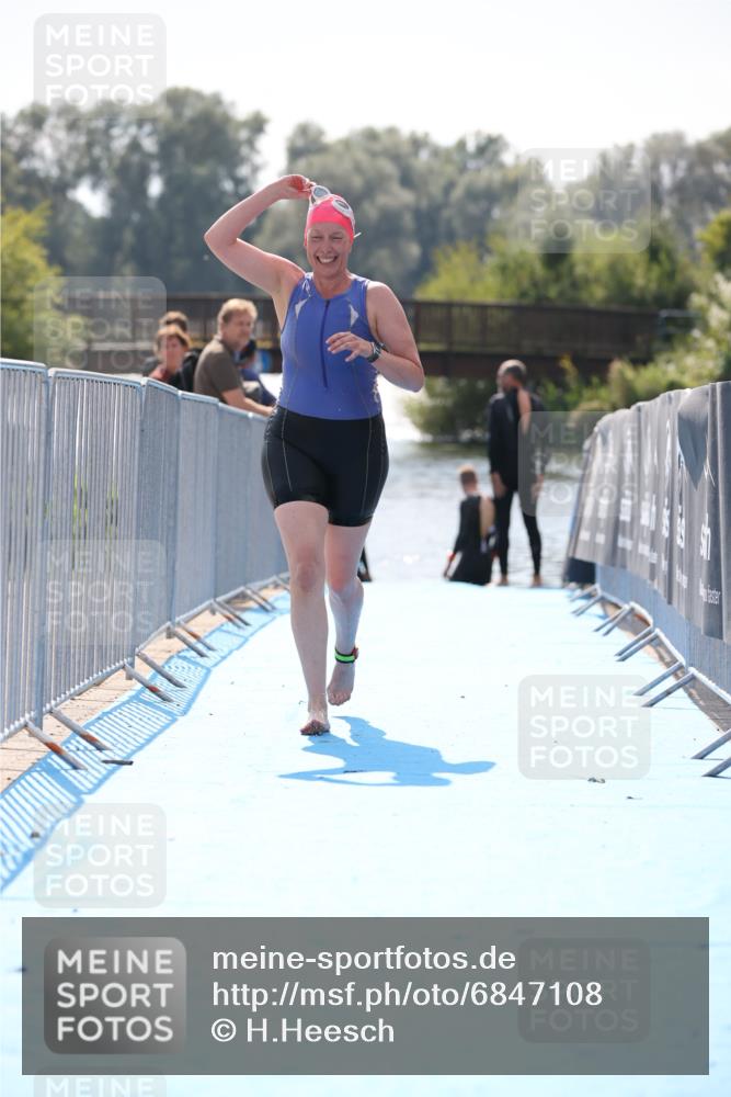 25.08.2024 - Elbe Triathlon Hamburg H.Heesch http://msf.ph/oto/6847108 25.08.2024 14:55:00 Schwimmen  meine-sportfotos.de