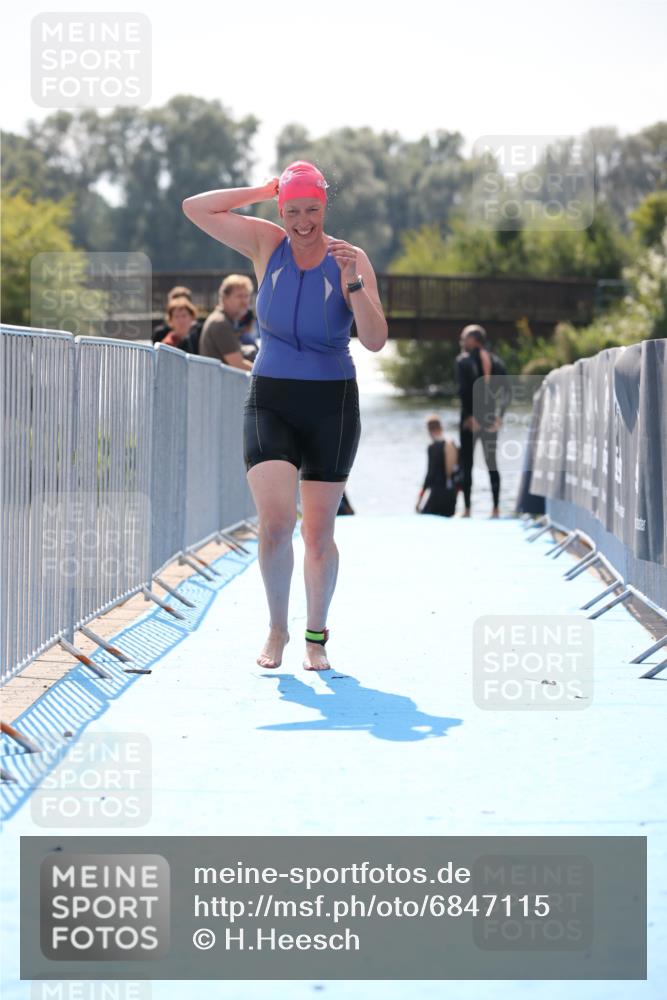 25.08.2024 - Elbe Triathlon Hamburg H.Heesch http://msf.ph/oto/6847115 25.08.2024 14:55:00 Schwimmen  meine-sportfotos.de