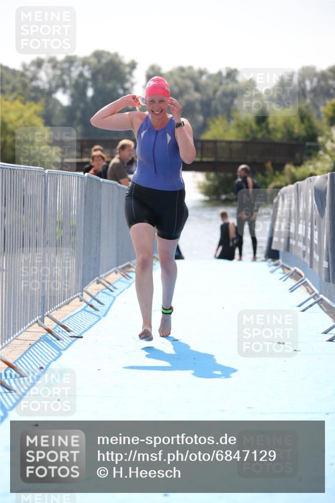 25.08.2024 - Elbe Triathlon Hamburg H.Heesch http://msf.ph/oto/6847129 25.08.2024 14:55:01 Schwimmen  meine-sportfotos.de
