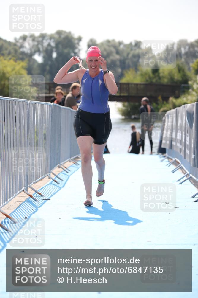 25.08.2024 - Elbe Triathlon Hamburg H.Heesch http://msf.ph/oto/6847135 25.08.2024 14:55:01 Schwimmen  meine-sportfotos.de