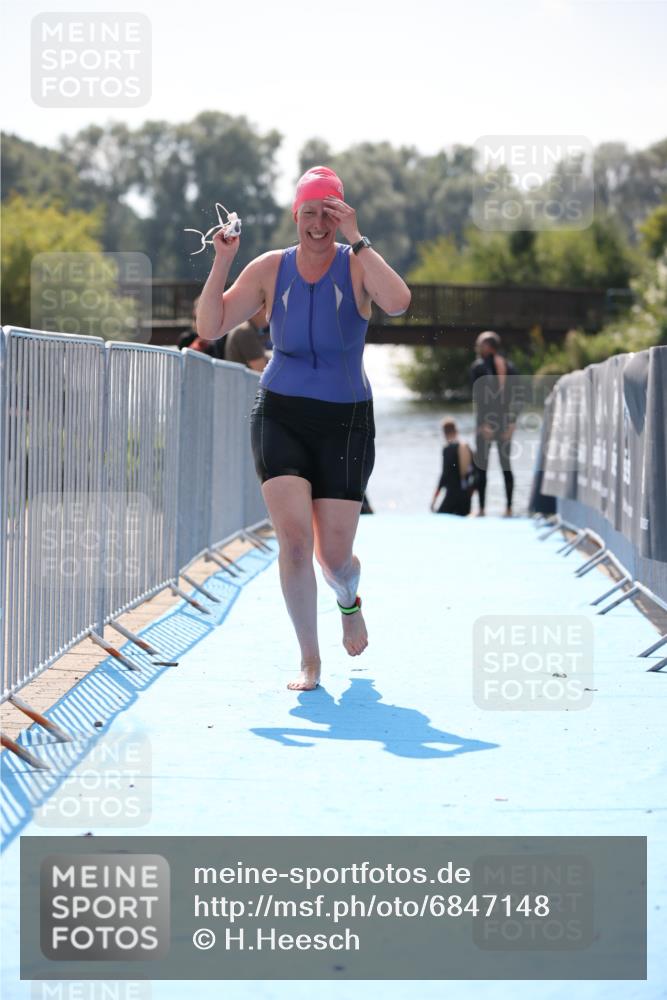 25.08.2024 - Elbe Triathlon Hamburg H.Heesch http://msf.ph/oto/6847148 25.08.2024 14:55:01 Schwimmen  meine-sportfotos.de
