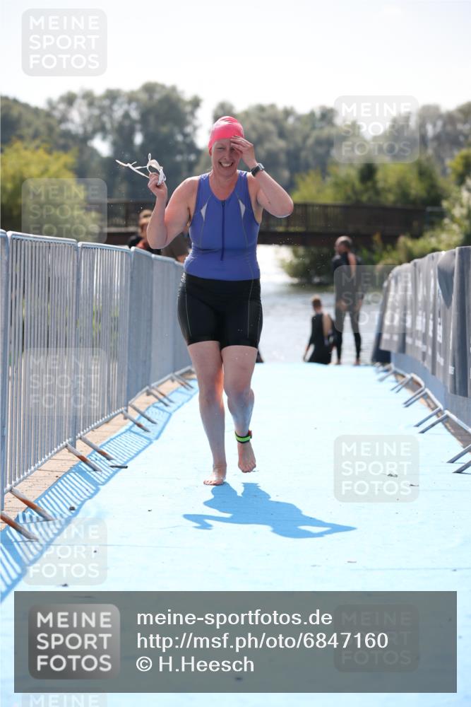 25.08.2024 - Elbe Triathlon Hamburg H.Heesch http://msf.ph/oto/6847160 25.08.2024 14:55:01 Schwimmen  meine-sportfotos.de