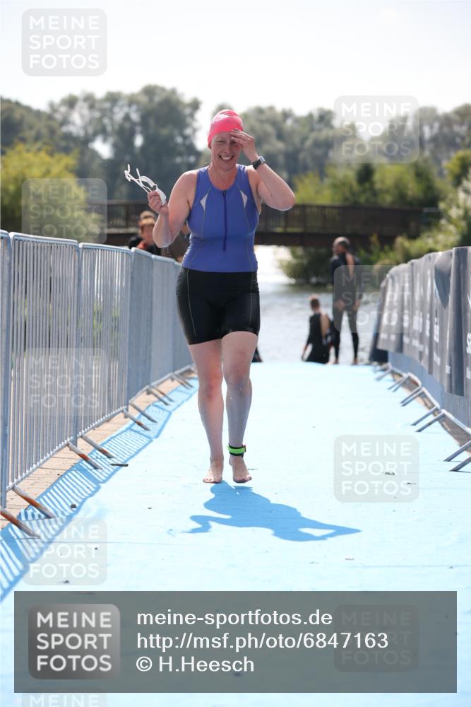 25.08.2024 - Elbe Triathlon Hamburg H.Heesch http://msf.ph/oto/6847163 25.08.2024 14:55:01 Schwimmen  meine-sportfotos.de