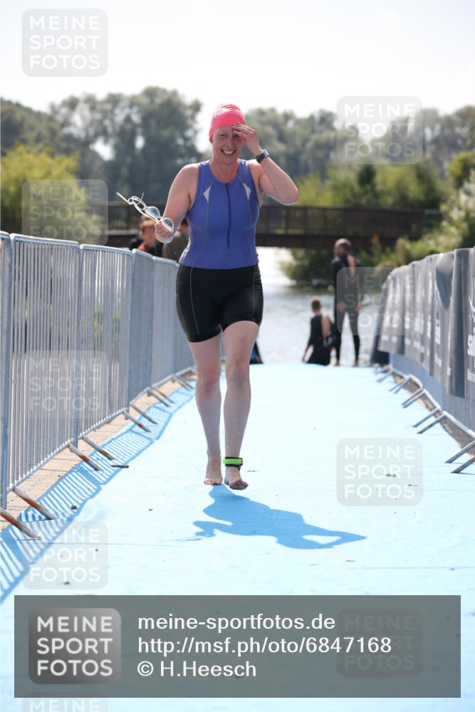 25.08.2024 - Elbe Triathlon Hamburg H.Heesch http://msf.ph/oto/6847168 25.08.2024 14:55:01 Schwimmen  meine-sportfotos.de