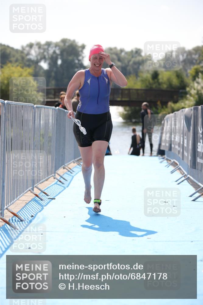 25.08.2024 - Elbe Triathlon Hamburg H.Heesch http://msf.ph/oto/6847178 25.08.2024 14:55:01 Schwimmen  meine-sportfotos.de