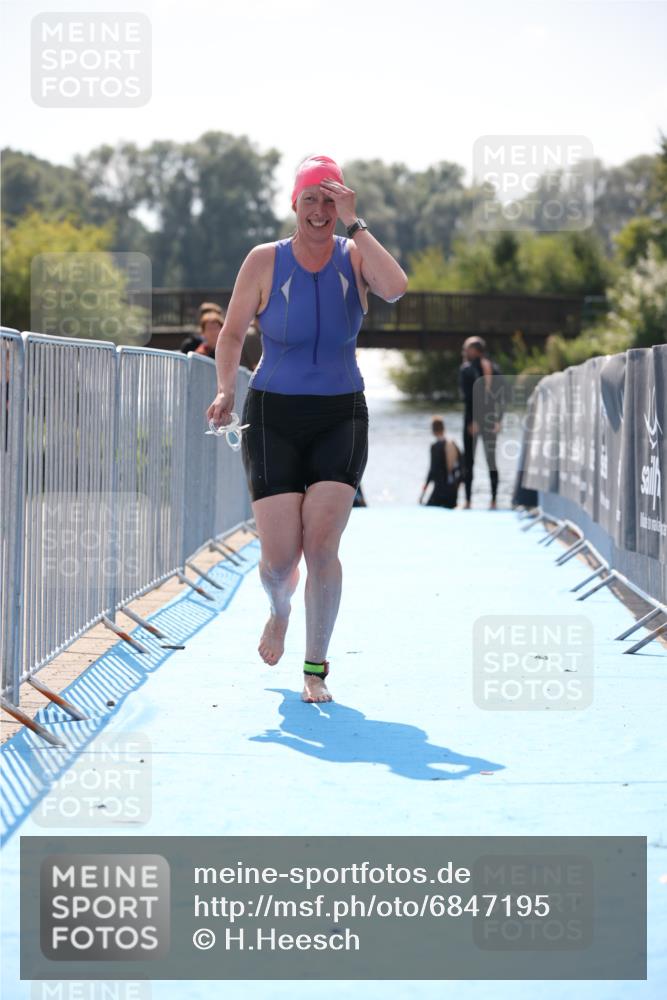 25.08.2024 - Elbe Triathlon Hamburg H.Heesch http://msf.ph/oto/6847195 25.08.2024 14:55:01 Schwimmen  meine-sportfotos.de