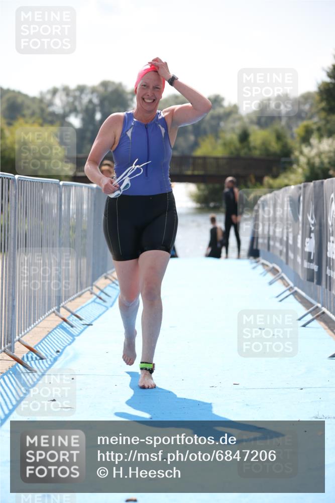 25.08.2024 - Elbe Triathlon Hamburg H.Heesch http://msf.ph/oto/6847206 25.08.2024 14:55:02 Schwimmen  meine-sportfotos.de