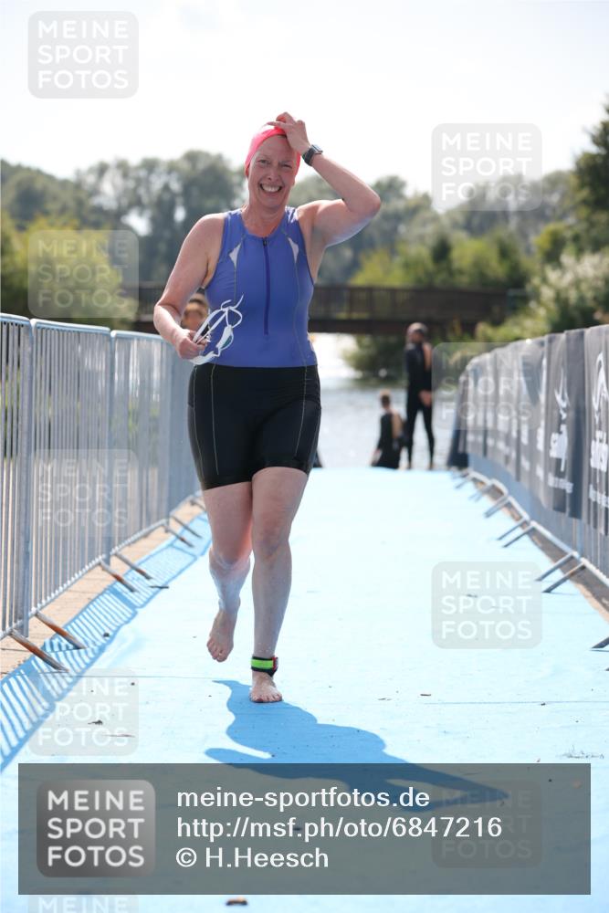 25.08.2024 - Elbe Triathlon Hamburg H.Heesch http://msf.ph/oto/6847216 25.08.2024 14:55:02 Schwimmen  meine-sportfotos.de