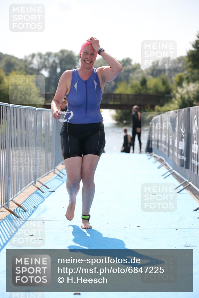 25.08.2024 - Elbe Triathlon Hamburg H.Heesch http://msf.ph/oto/6847225 25.08.2024 14:55:02 Schwimmen  meine-sportfotos.de