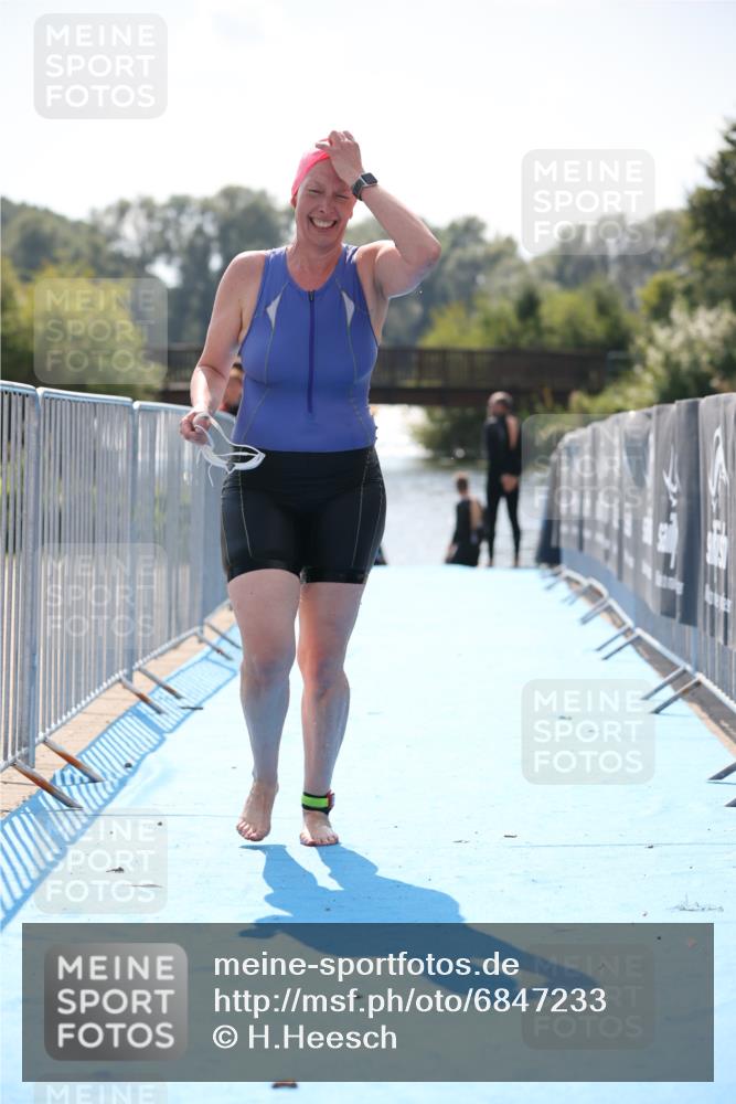 25.08.2024 - Elbe Triathlon Hamburg H.Heesch http://msf.ph/oto/6847233 25.08.2024 14:55:02 Schwimmen  meine-sportfotos.de