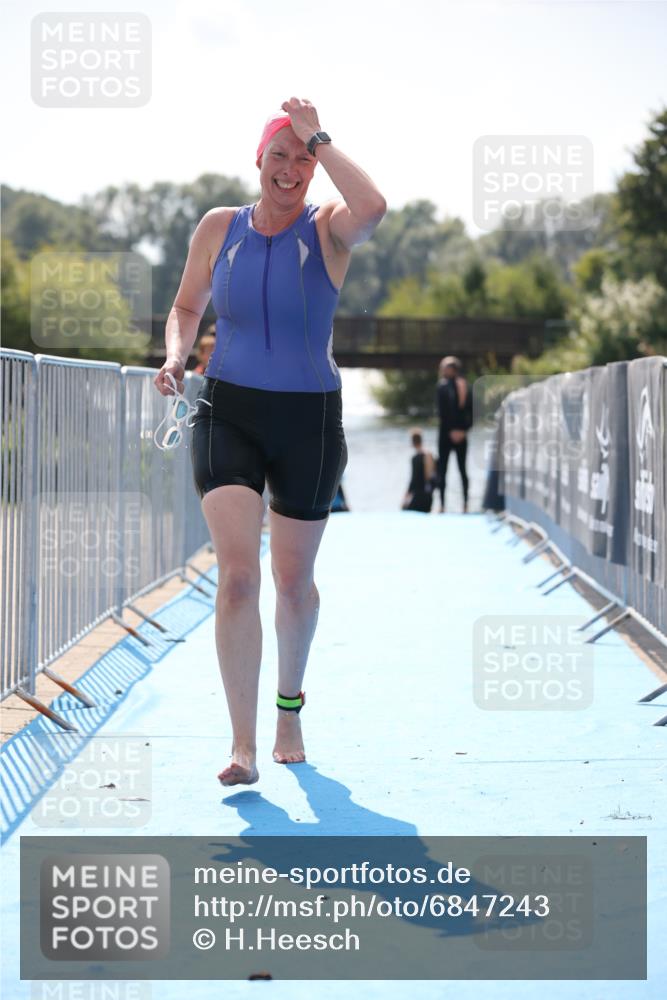 25.08.2024 - Elbe Triathlon Hamburg H.Heesch http://msf.ph/oto/6847243 25.08.2024 14:55:02 Schwimmen  meine-sportfotos.de
