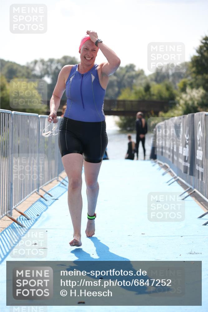 25.08.2024 - Elbe Triathlon Hamburg H.Heesch http://msf.ph/oto/6847252 25.08.2024 14:55:02 Schwimmen  meine-sportfotos.de
