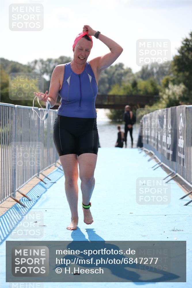 25.08.2024 - Elbe Triathlon Hamburg H.Heesch http://msf.ph/oto/6847277 25.08.2024 14:55:02 Schwimmen  meine-sportfotos.de