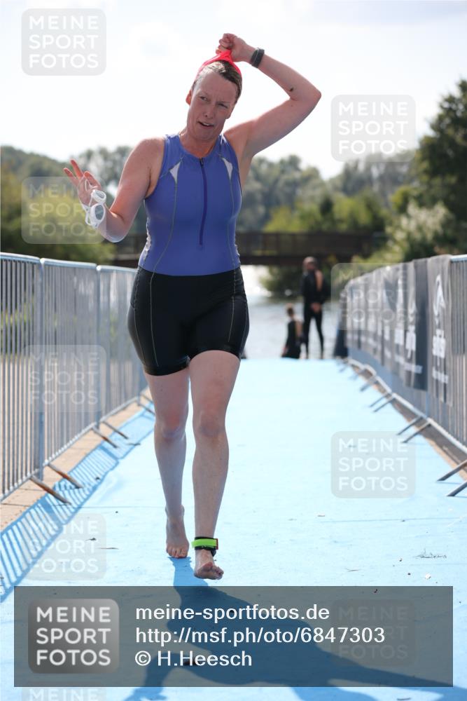 25.08.2024 - Elbe Triathlon Hamburg H.Heesch http://msf.ph/oto/6847303 25.08.2024 14:55:02 Schwimmen  meine-sportfotos.de