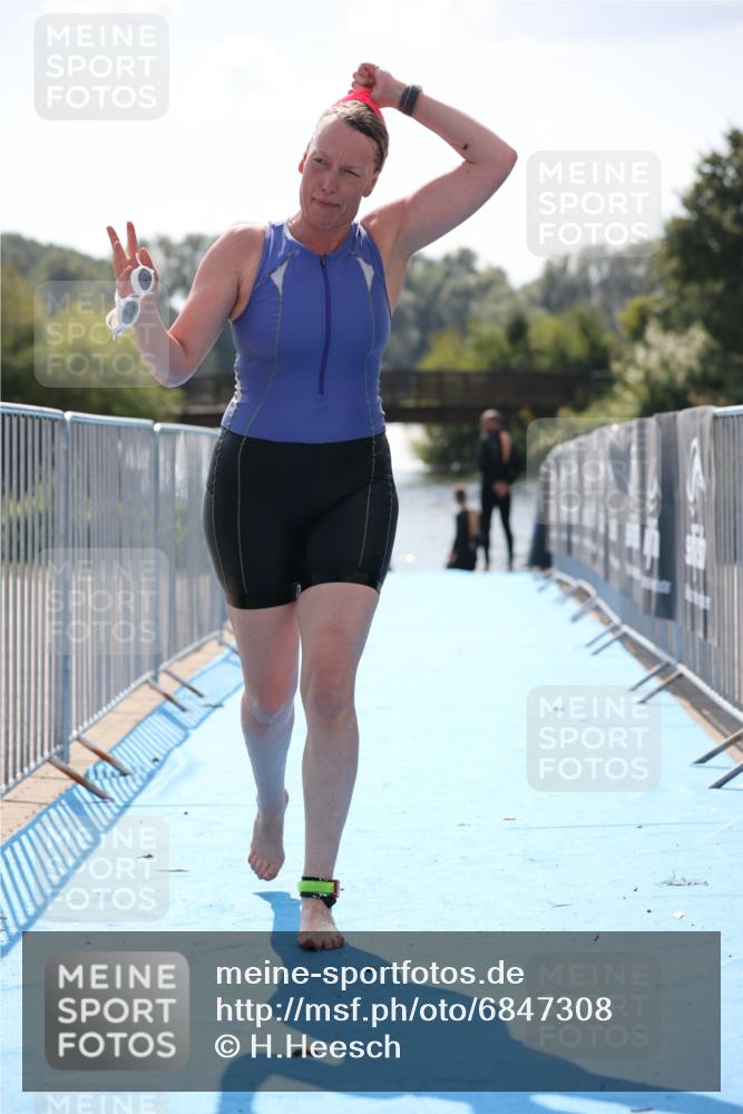 25.08.2024 - Elbe Triathlon Hamburg H.Heesch http://msf.ph/oto/6847308 25.08.2024 14:55:02 Schwimmen  meine-sportfotos.de