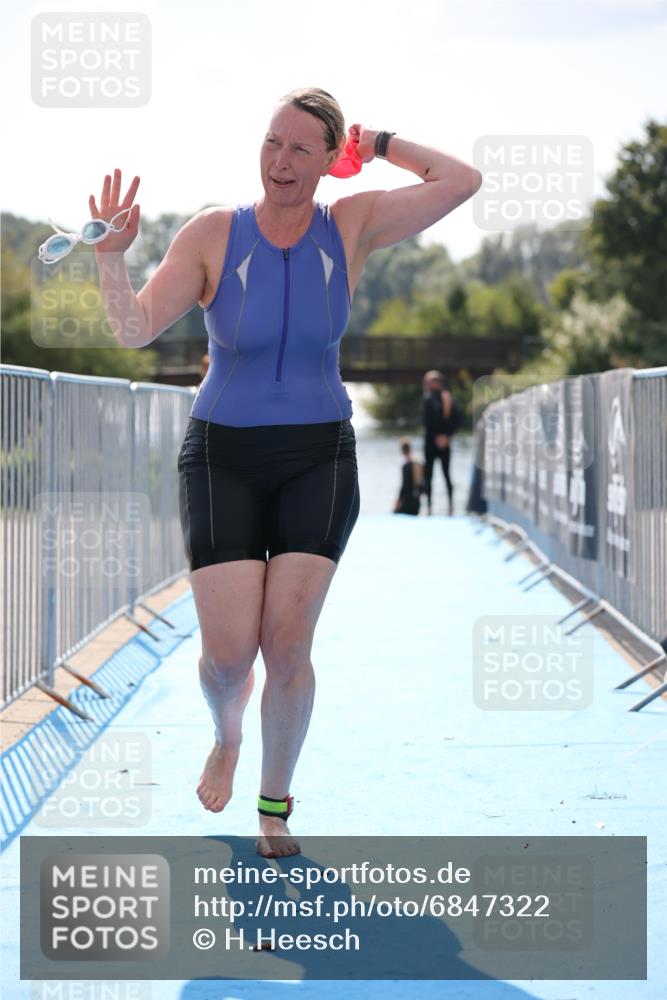 25.08.2024 - Elbe Triathlon Hamburg H.Heesch http://msf.ph/oto/6847322 25.08.2024 14:55:02 Schwimmen  meine-sportfotos.de