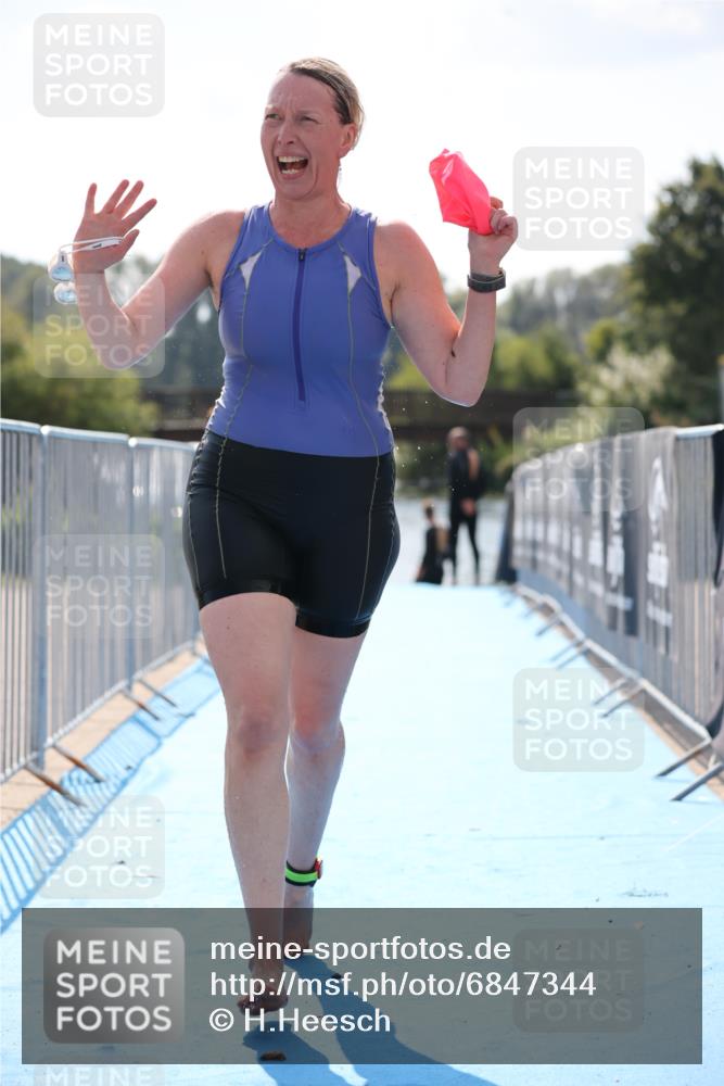 25.08.2024 - Elbe Triathlon Hamburg H.Heesch http://msf.ph/oto/6847344 25.08.2024 14:55:03 Schwimmen  meine-sportfotos.de