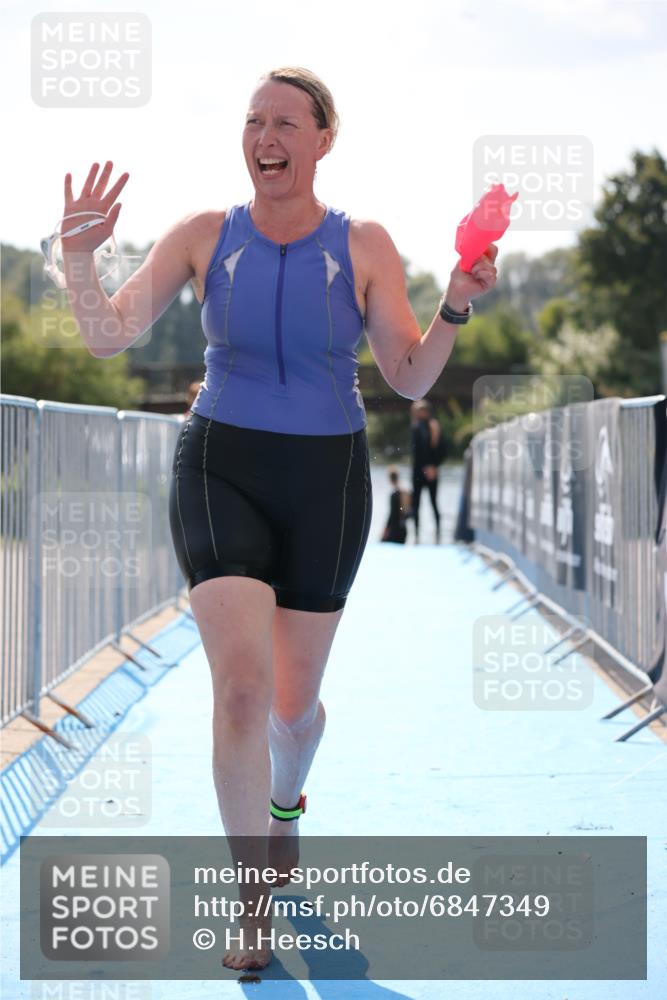25.08.2024 - Elbe Triathlon Hamburg H.Heesch http://msf.ph/oto/6847349 25.08.2024 14:55:03 Schwimmen  meine-sportfotos.de